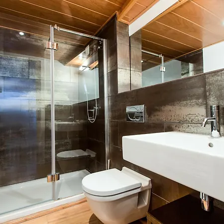 Girona Housing Ginesta 9 *